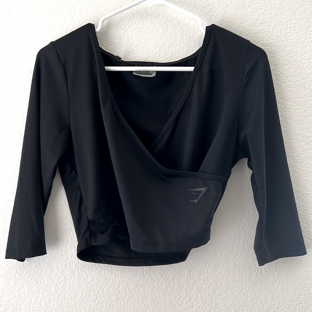 BLACK CROP GYMSHARK WORKOUT SHIRT
